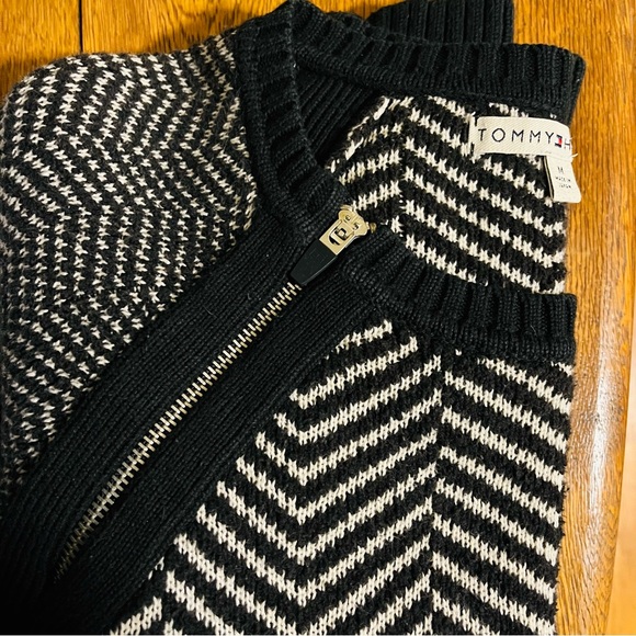 Tommy Zipper detail Chevron Sweater Women’s Medium - Picture 3 of 5